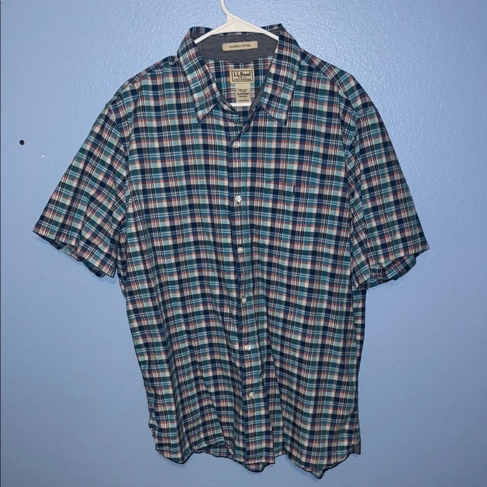 L.L. Bean Casual Blue and Red Button Down Shirt XL. Y